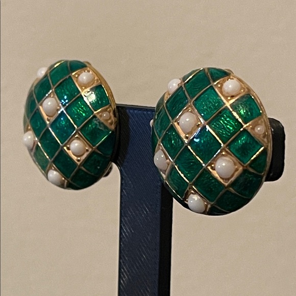 Vintage Ciner Green Enamel Domed Checkerboard Clip-on Earrings - Picture 7 of 8